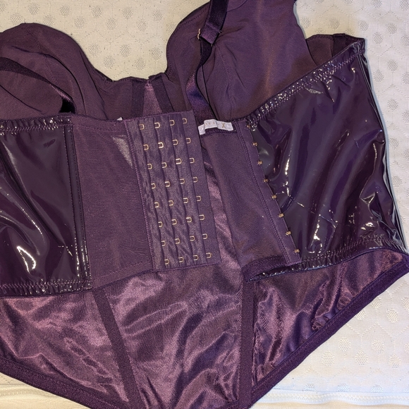 🔥🔥🔥 Savage X Fenty Vinyl bustier and matching gloves set - Picture 4 of 6